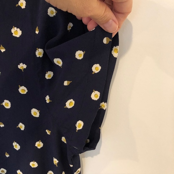 Madewell flowered dress with back accent buttons - Picture 4 of 11